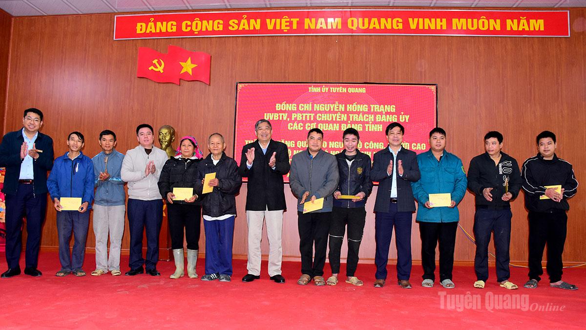 pho-bi-thu-thuong-truc-dang-uy-cac-co-quan-dang-tinh-tham-tang-qua-tet-tai-xa-khuon-lung-4_20260204114130.jpg