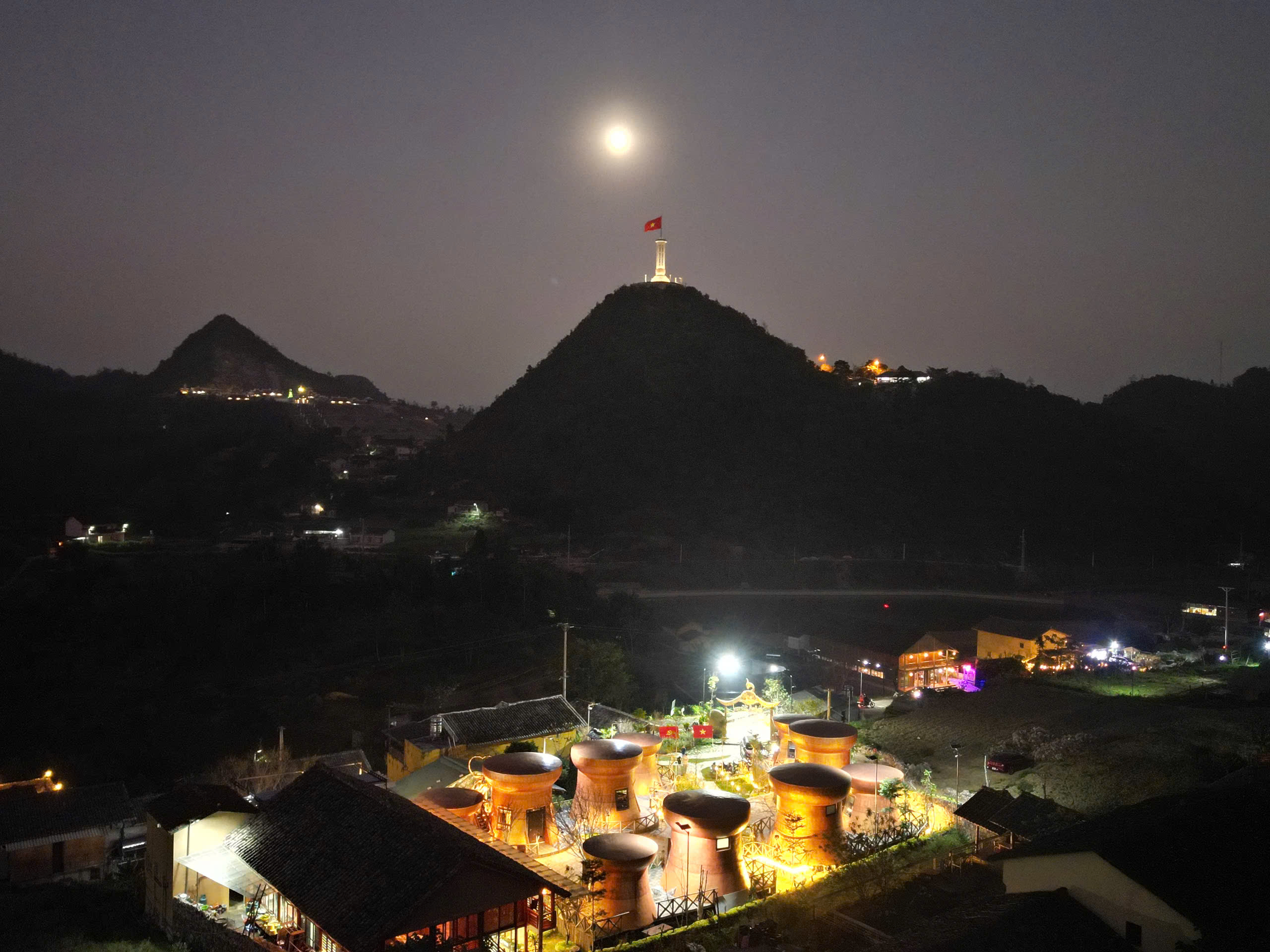 Dảnh House – homestay kiến trúc độc đáo trống đồng cổ của dân tộc Lô Lô 