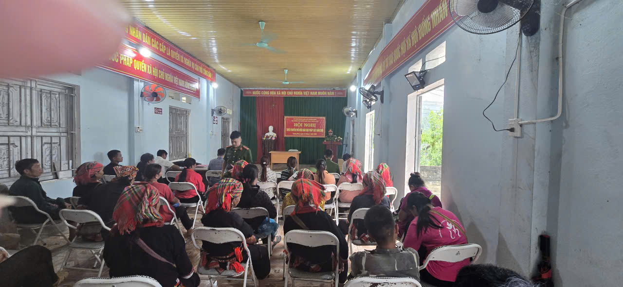 Hội đồng Phổ biến giáo dục pháp luật xã Quang Bình phối hợp với Hạt kiểm lâm khu vực VII, Công an xã tổ chức Hội nghị tuyên truyền phổ biến giáo dục pháp luật tại các thôn Nậm Qua, Minh Hạ và Nam Bình.