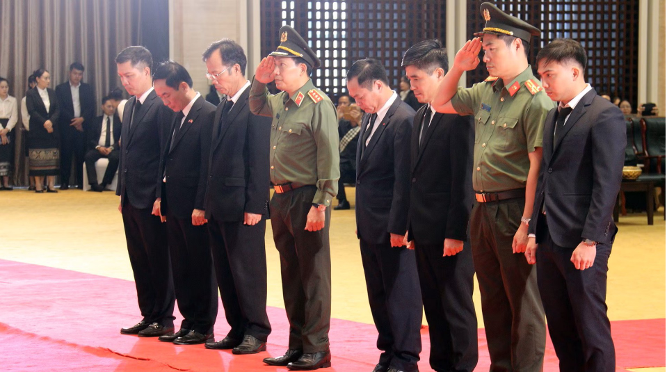 LÃNH ĐẠO BỘ CÔNG AN VIẾNG CỐ CHỦ TỊCH QUỐC HỘI LÀO SAYSOMPHONE PHOMVIHANE