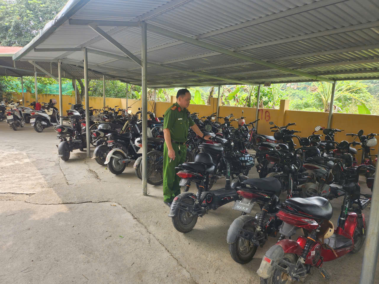 TĂNG CƯỜNG KIỂM TRA, XỬ LÝ TÌNH TRẠNG "ĐỘ, CHẾ" XE ĐIỆN TRONG HỌC ĐƯỜNG