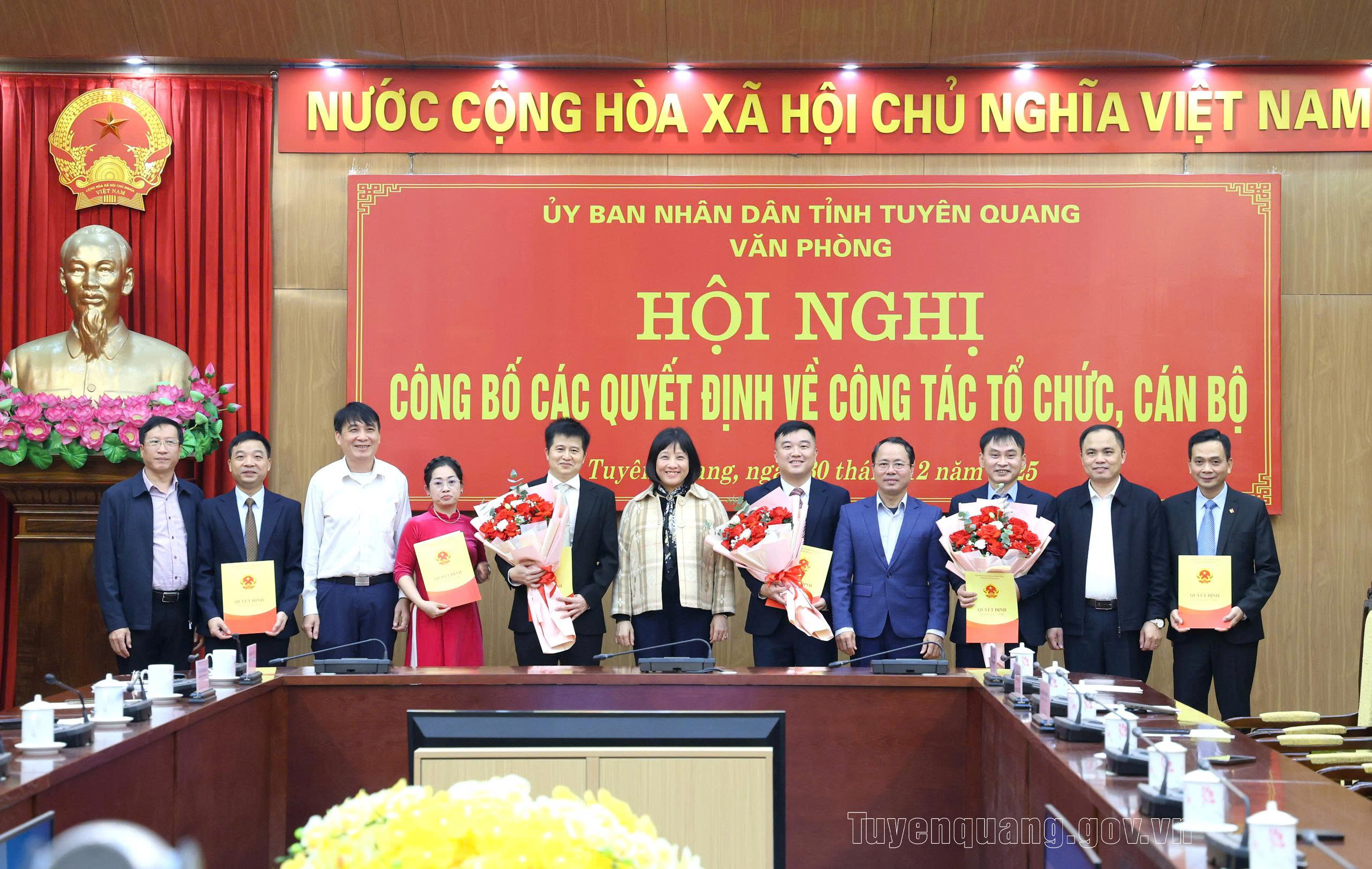 Văn phòng UBND tỉnh công bố các quyết định về công tác tổ chức, cán bộ