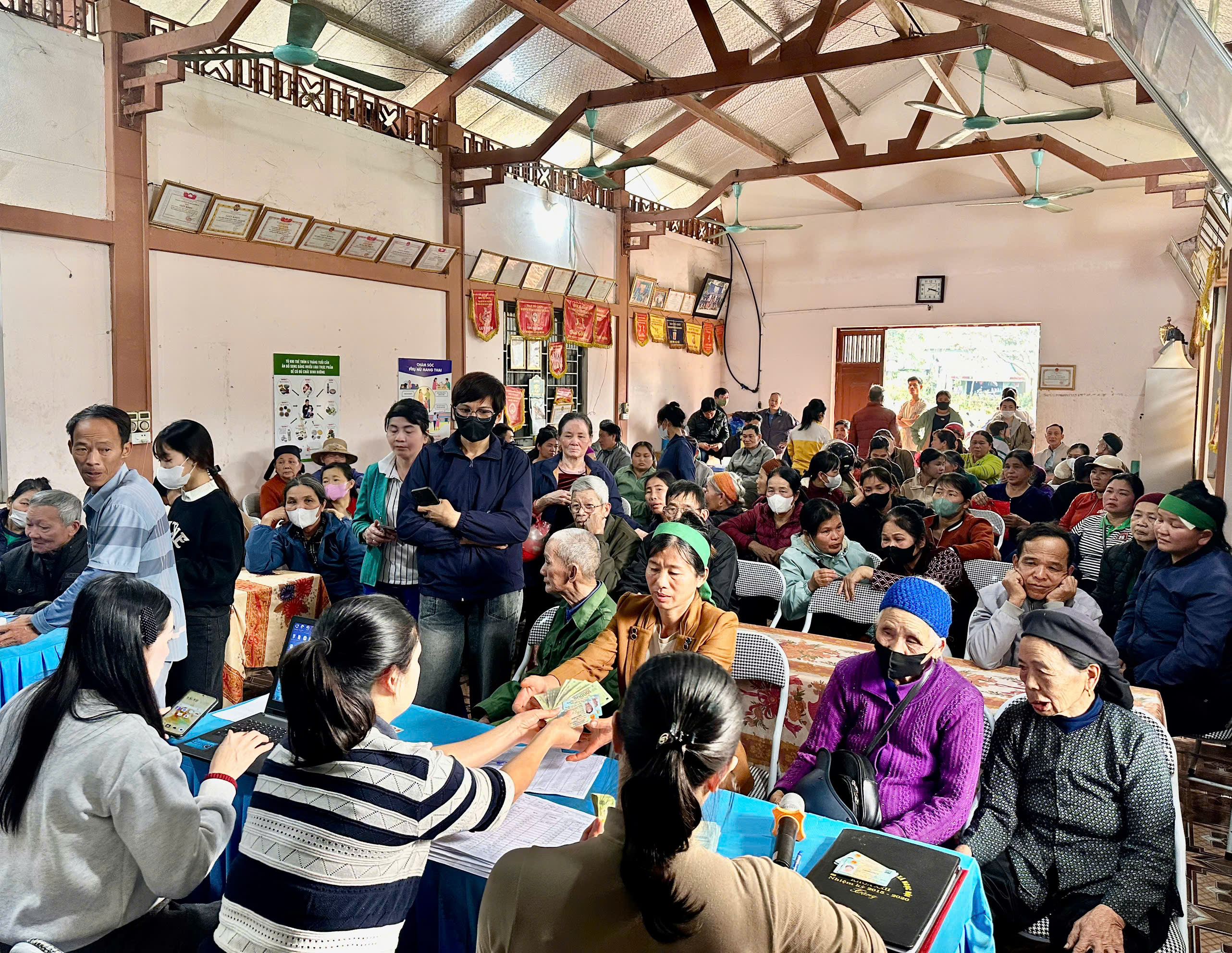 Hòa An: Phấn đấu hoàn thành chi trả quà Tết cho người dân đảm bảo đúng người, đúng đối tượng và kịp thời.