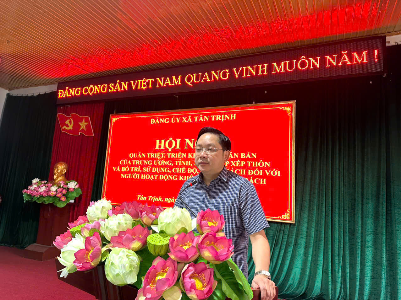 TÂN TRỊNH TỔ CHỨC HỘI NGHỊ QUÁN TRIỆT CÁC VĂN BẢN VỀ SẮP XẾP THÔN VÀ CHÍNH SÁCH ĐỐI VỚI NGƯỜI HOẠT ĐỘNG KHÔNG CHUYÊN TRÁCH