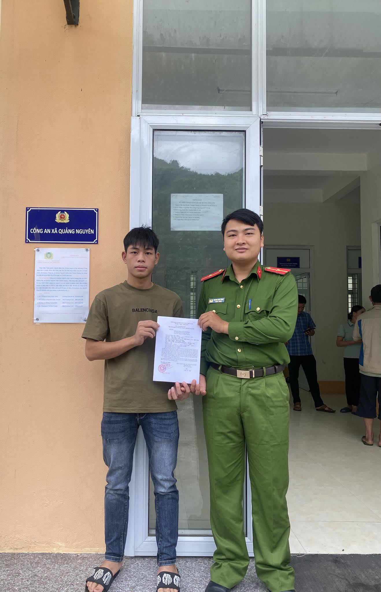 CÔNG DÂN TỰ NGUYỆN VIẾT ĐƠN XIN NHẬP NGŨ CÔNG AN NHÂN DÂN