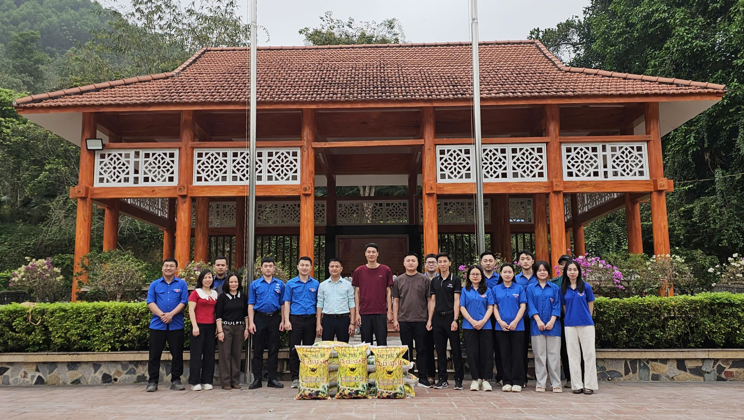 Tuổi trẻ ngành Nông nghiệp và Môi trường sôi nổi hưởng ứng “Ngày Chủ nhật xanh”