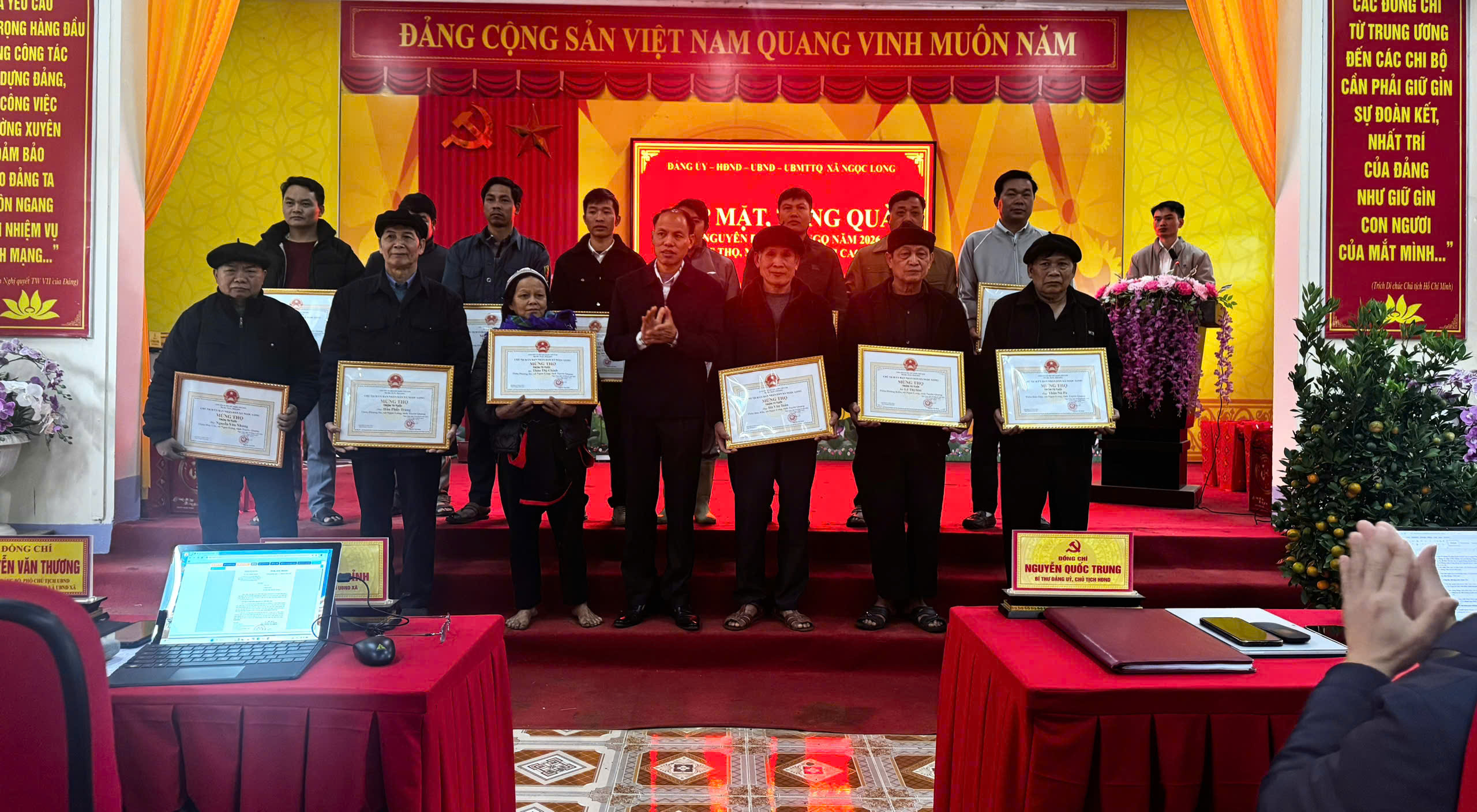 Xã Ngọc Long tổ chức gặp mặt, tặng quà Tết Nguyên đán Bính Ngọ 2026