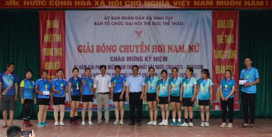 Bế mạc 2 giaiar ba nữ TC KH TR.jpg