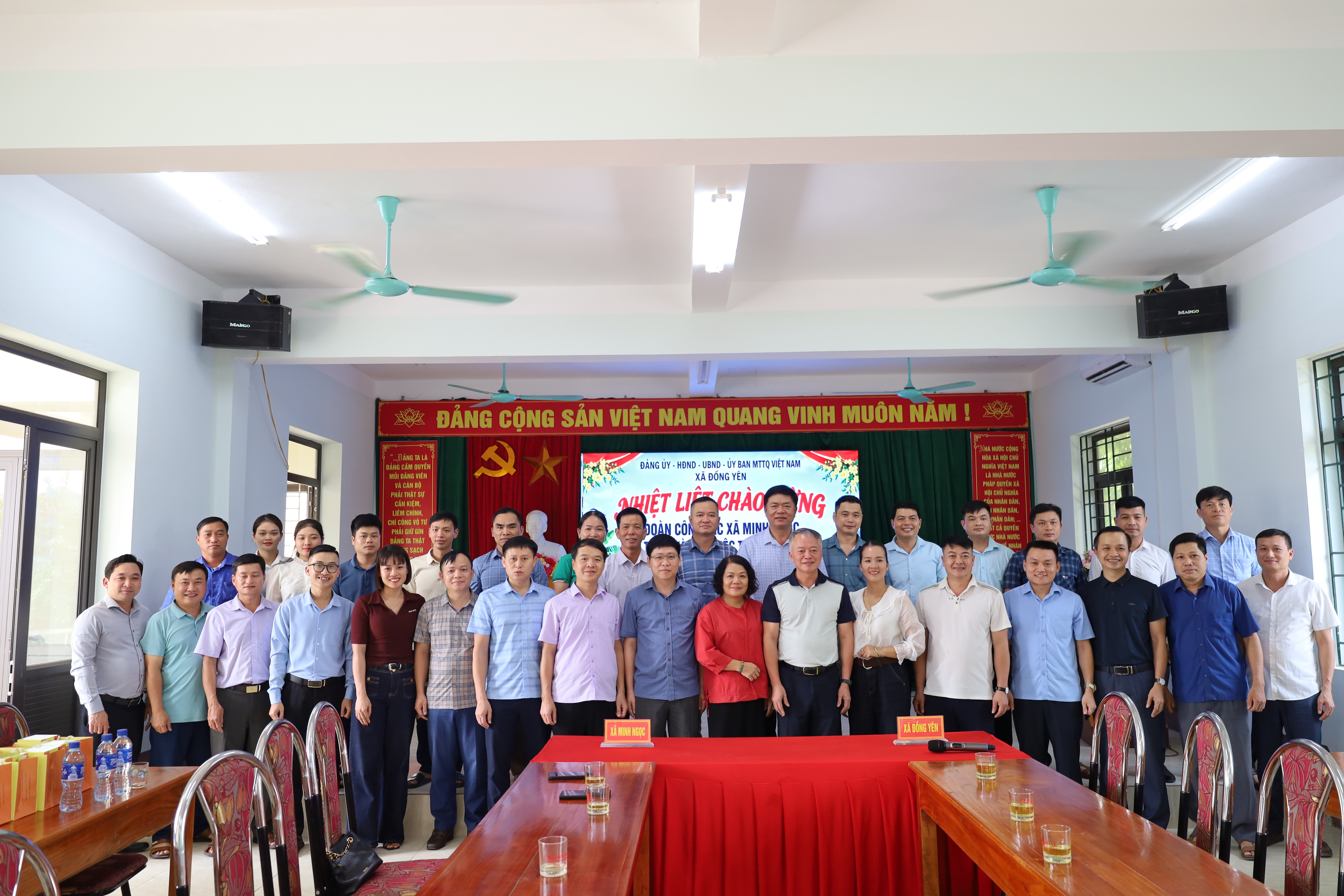Đoàn công tác xã Minh Ngọc học tập kinh nghiệm phát triển các mô hình cây trồng tại xã Đồng Yên