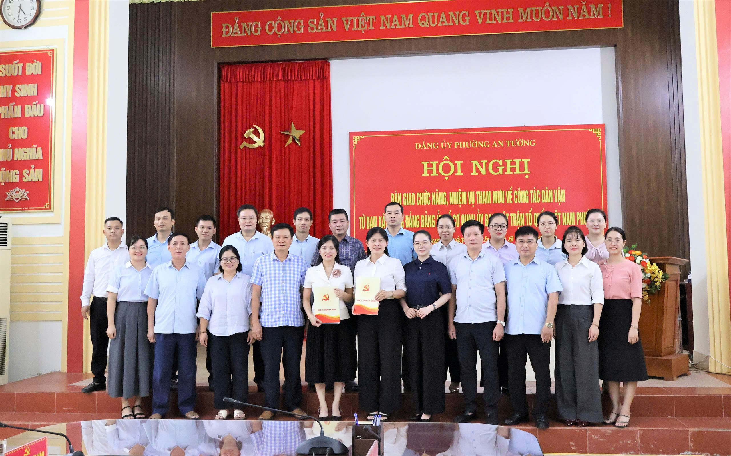 Hội nghị bàn giao chức năng, nhiệm vụ tham mưu về công tác dân vận từ Ban Xây dựng Đảng Đảng uỷ về Cơ quan Ủy ban MTTQ Việt Nam phường