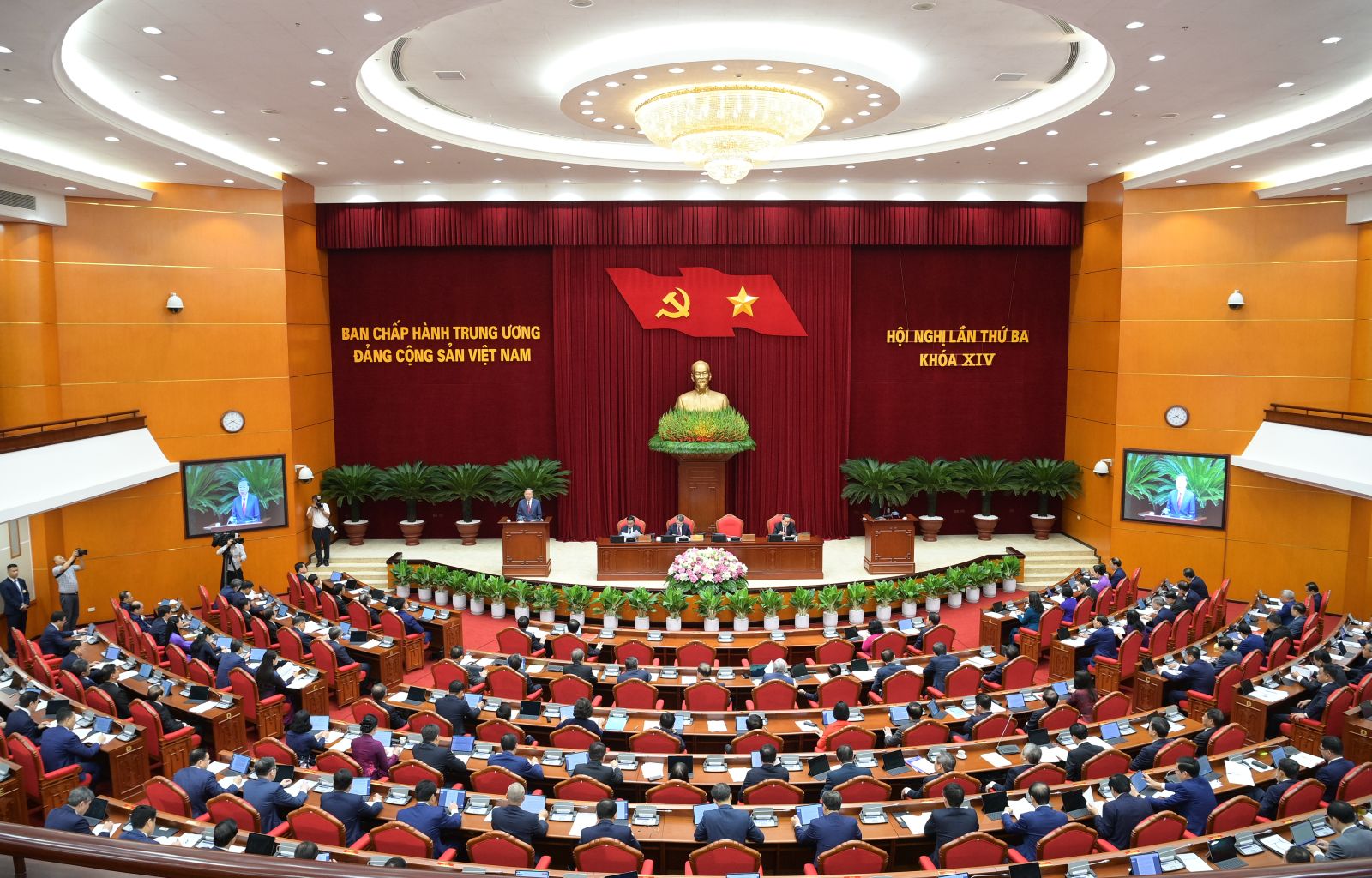 THÔNG CÁO BÁO CHÍ VỀ NGÀY LÀM VIỆC THỨ BA HỘI NGHỊ TRUNG ƯƠNG 3 KHOÁ XIV