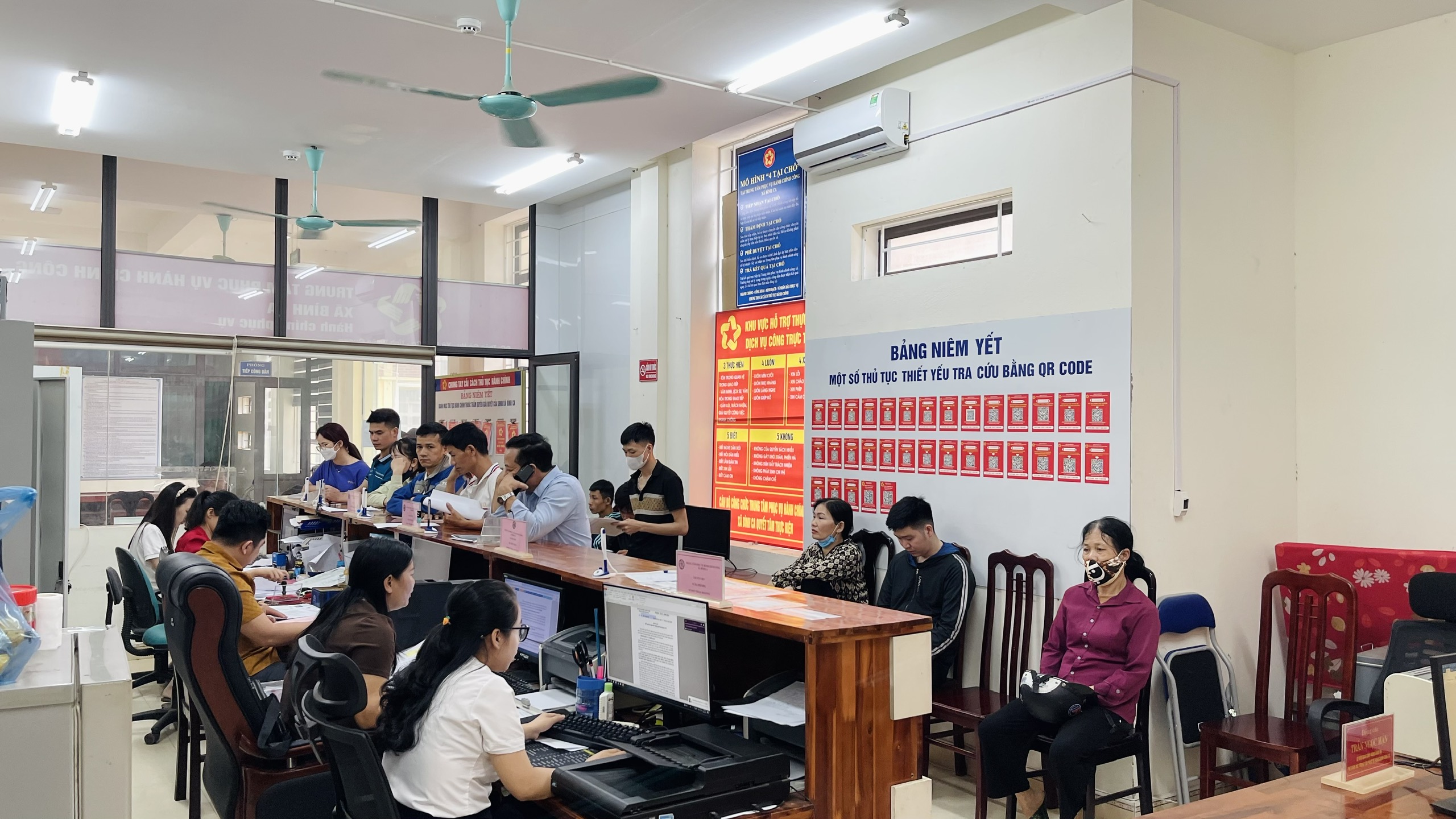 Trung tâm Phục vụ hành chính công xã Bình Ca hoạt động tích cực sau kỳ nghỉ lễ