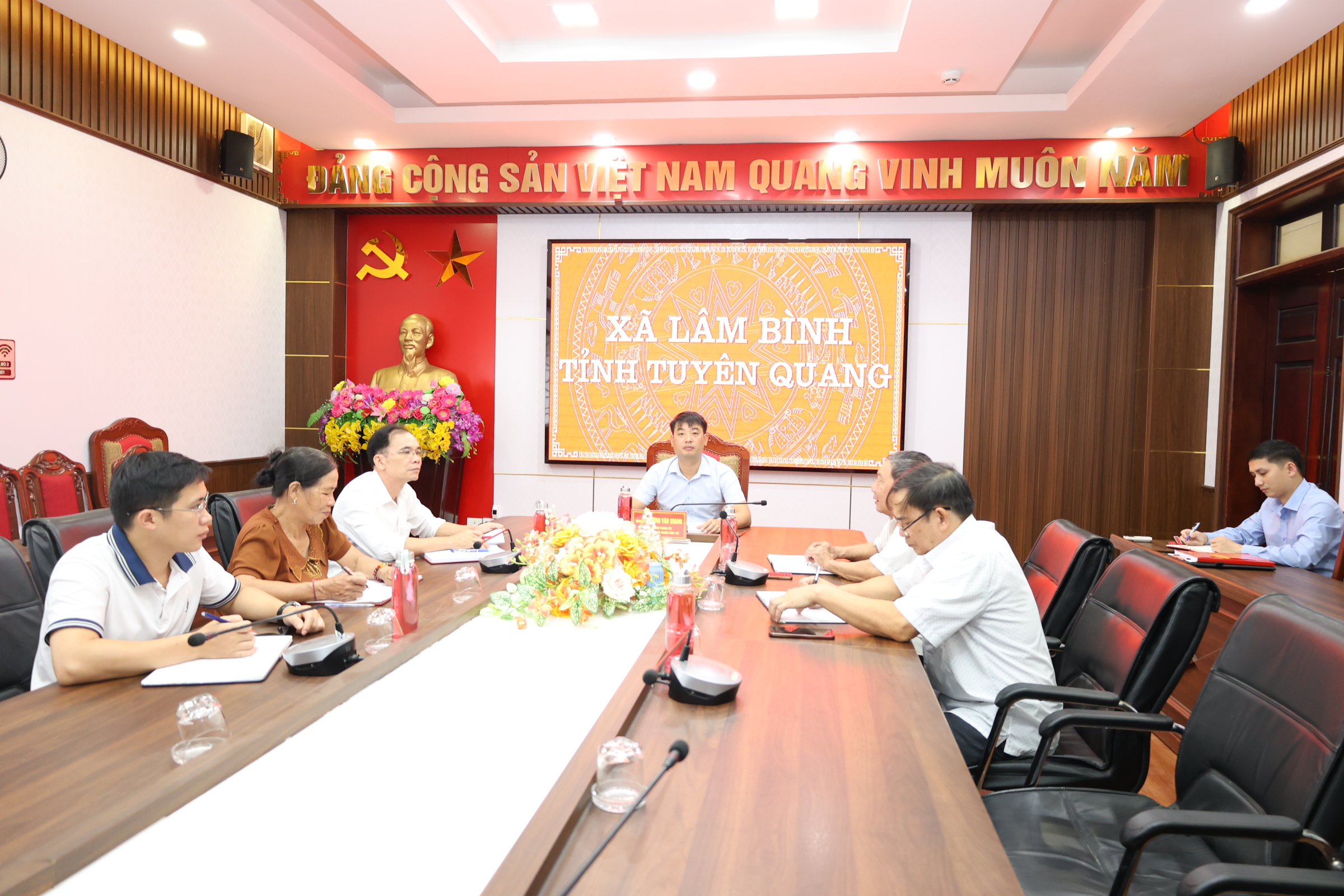 Đồng chí Chủ tịch UBND xã Trương Văn Quang làm việc với các tổ chức Hội