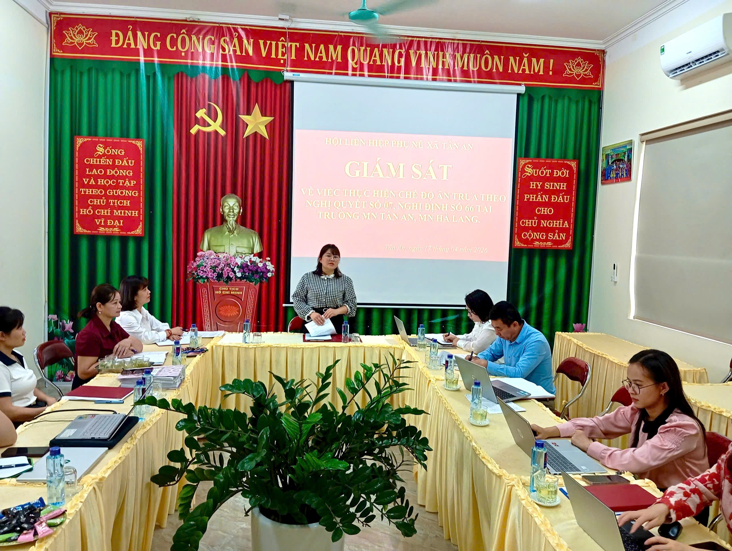 HỘI LHPN XÃ TÂN AN GIÁM SÁT THỰC HIỆN CHÍNH SÁCH HỖ TRỢ ĂN TRƯA CHO TRẺ EM TẠI 02 TRƯỜNG MẦM NON TÂN AN VÀ HÀ LANG