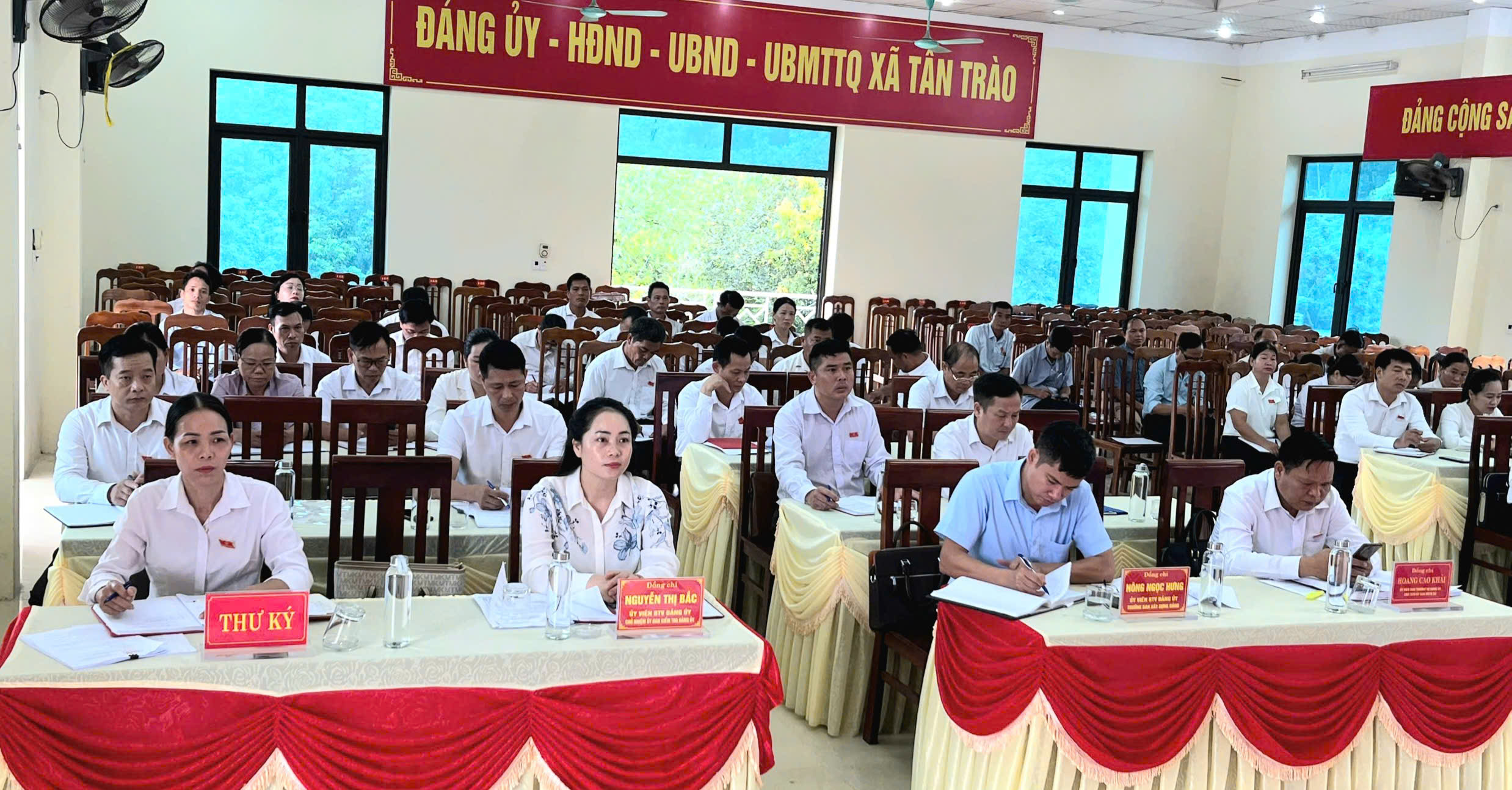 Hội đồng nhân dân xã Tân trào tổ chức thành công kỳ họp chuyên đề lần thứ nhất.