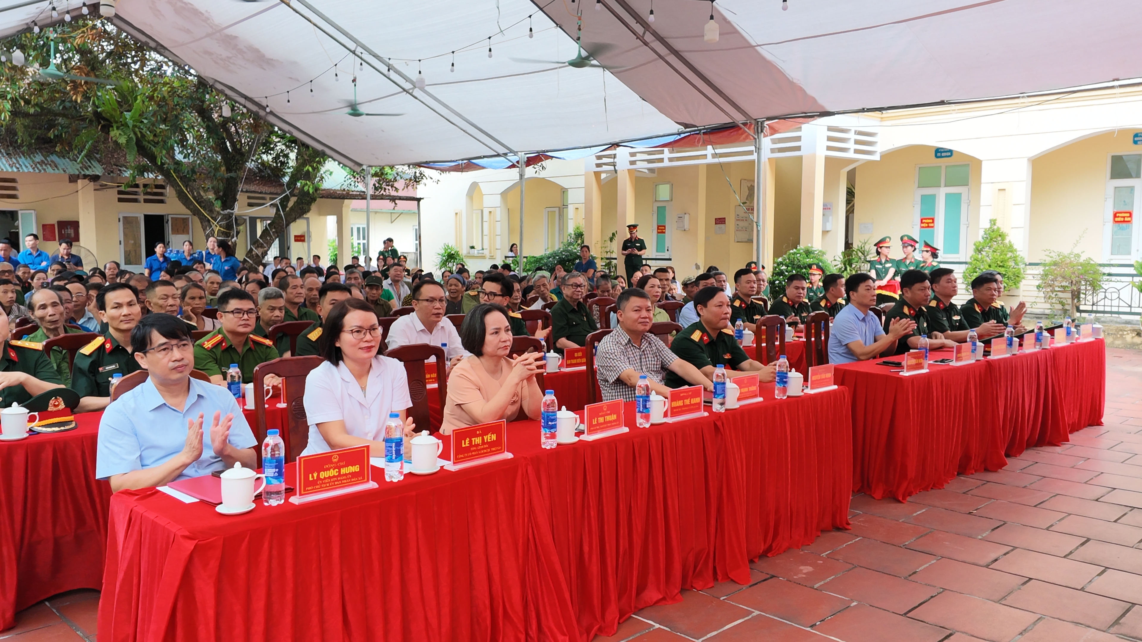 Kh&aacute;m bệnh 3.JPG