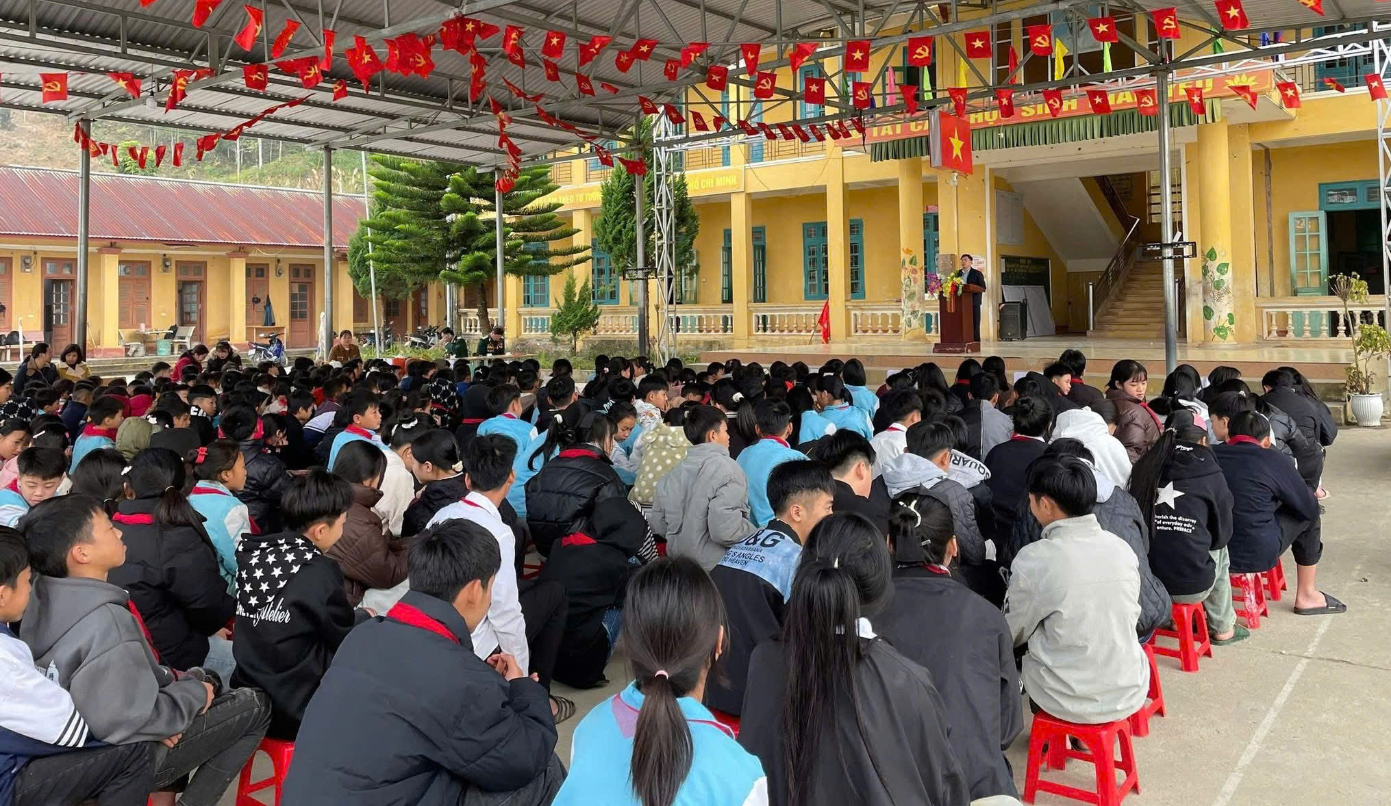 Trường PTDTBT – TH và THCS Hồng Thái tổ chức các hoạt động nhân dịp kỷ niệm Ngày thành lập Quân đội Nhân dân Việt Nam