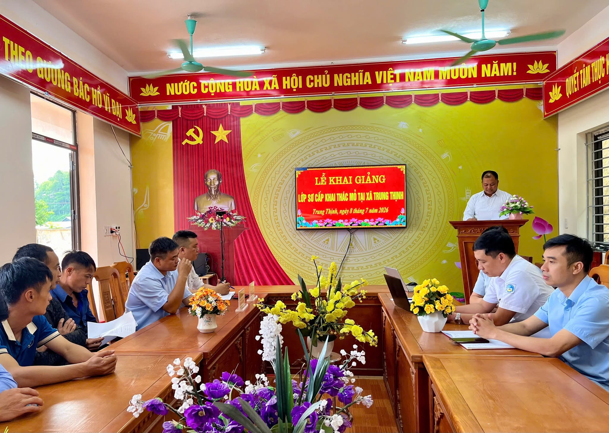 CHUẨN BỊ CÁC ĐIỀU KIỆN KHAI GIẢNG LỚP SƠ CẤP KỸ THUẬT KHAI THÁC MỎ HẦM LÒ TẠI XÃ TRUNG THỊNH