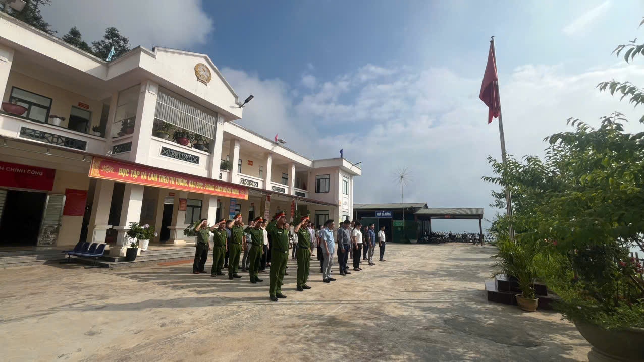 Xã Pờ Ly Ngài trang nghiêm thực hiện nghi lễ chào cờ đầu tuần
