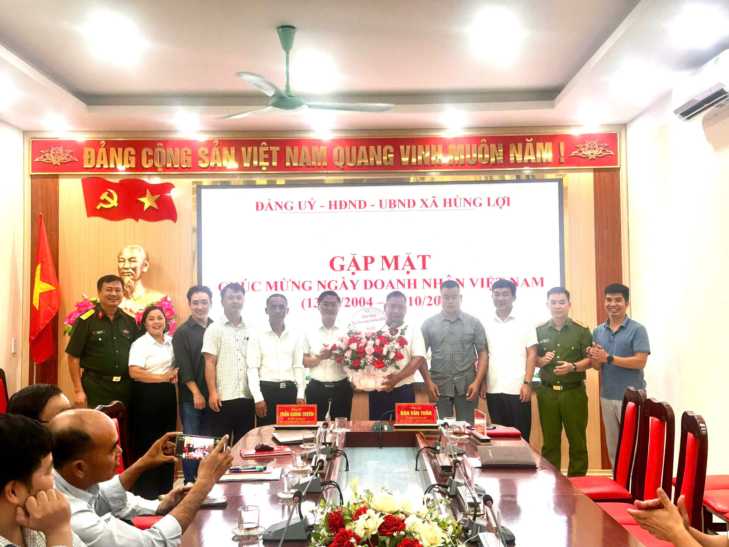XÃ HÙNG LỢI: GẶP MẶT CHÚC MỪNG NGÀY DOANH NHÂN VIỆT NAM 13/10