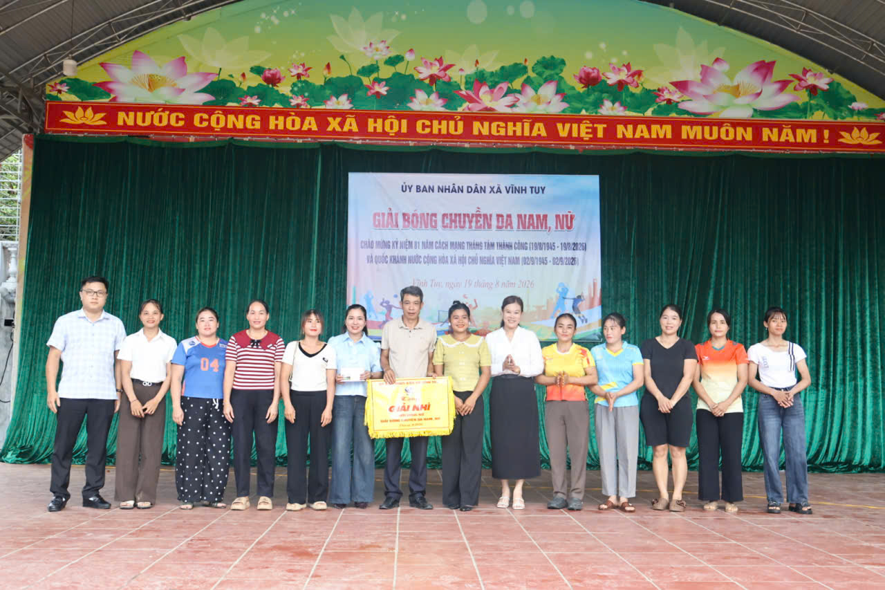 Bế mạc giải bóng chuyền da giải nhì Nam Tiến Thành.jpg
