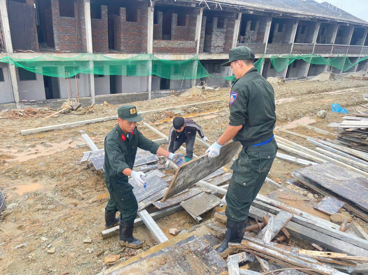 KHẨN TRƯƠNG HOÀN THIỆN TRƯỜNG PHỔ THÔNG NỘI TRÚ LIÊN CẤP TIỂU HỌC VÀ TRUNG HỌC CƠ SỞ XÍN MẦN