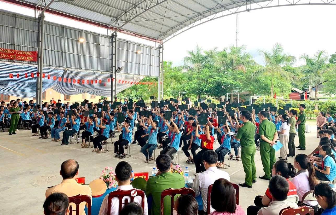 Học sinh Trường THCS Xuân Quang hào hứng tiếp cận pháp luật qua cuộc thi “Rung chuông vàng”