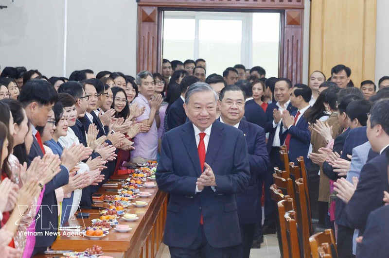 Top leader urges Party Central Committee's Office to soon resume work after Tet break