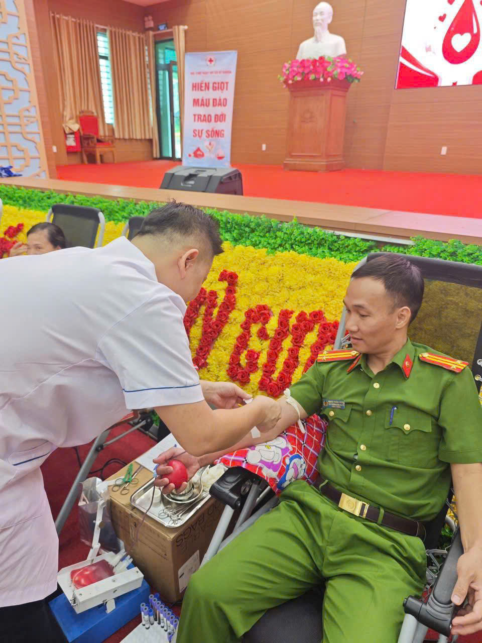 Hiến m&aacute;u 3.jpg