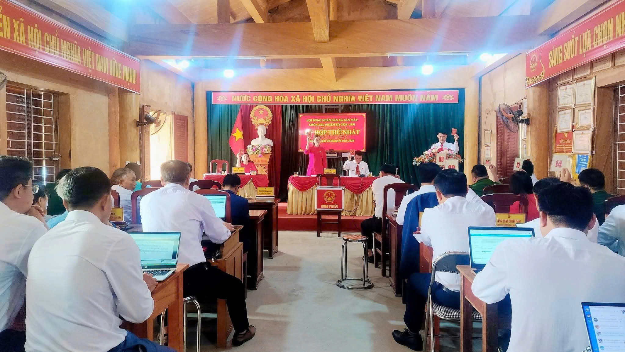 KẾT QUẢ KỲ HỌP THỨ NHẤT HĐND XÃ BẢN MÁY KHÓA XXI, NHIỆM KỲ 2026 – 2031