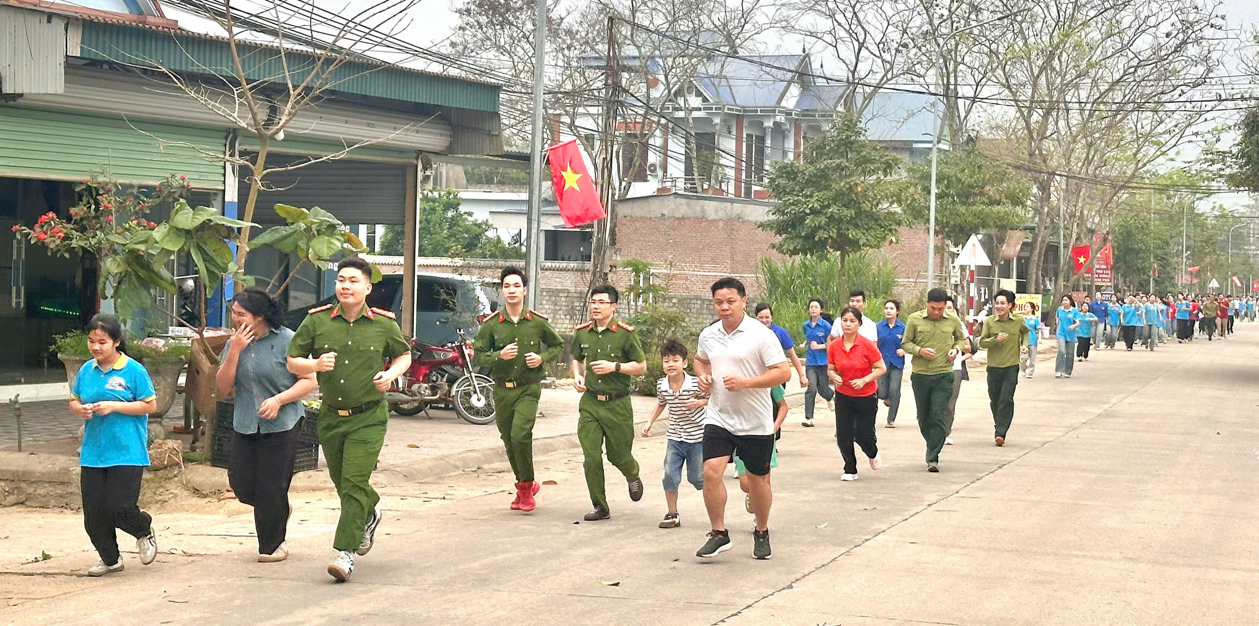Xã Tân Thanh hơn 300 người tham gia “Ngày chạy Olympic - vì sức khỏe toàn dân - Vì an ninh Tổ quốc" năm 2026