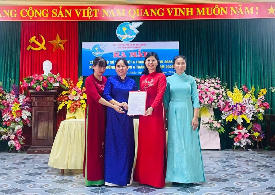 Hội Liên hiệp Phụ nữ xã Sơn Dương ra mắt mô hình Chi hội số thôn Tân Phúc và Câu lạc bộ Phụ nữ giúp nhau chuyển đổi số thôn Đồng Diễn