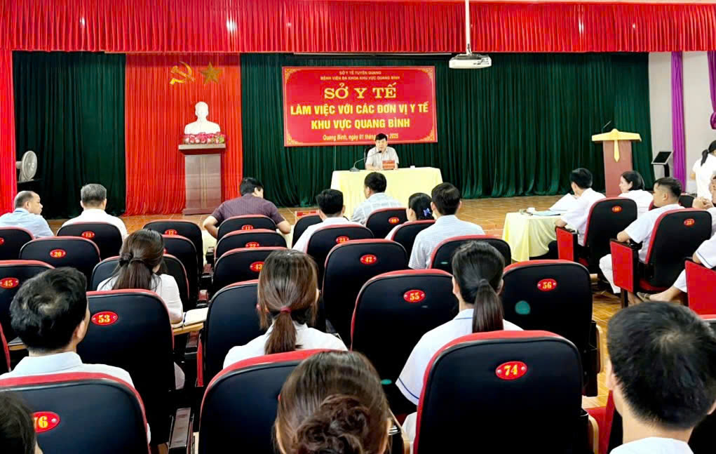 Đoàn Sở Y tế làm việc tại xã Quang Bình