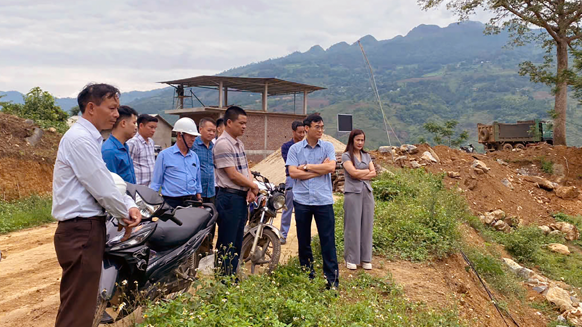Đoàn công tác Cục An ninh điều tra Bộ Công an làm việc tại xã Pà Vầy Sủ về công tác chuẩn bị khởi công xây dựng Trường Mầm non Pà Vầy Sủ