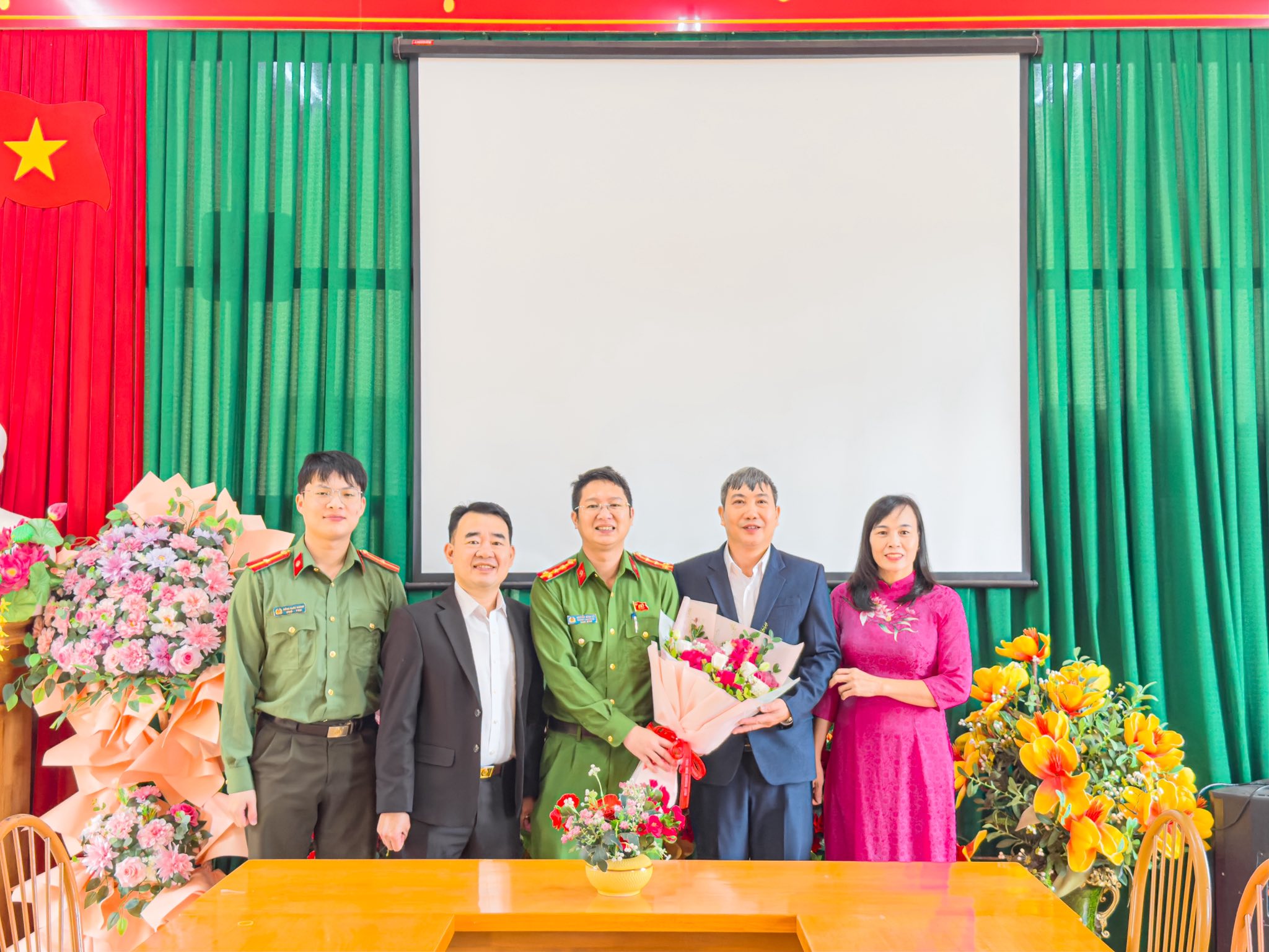 CÔNG AN XÃ THÁI SƠN CHÚC MỪNG NGÀY NHÀ GIÁO VIỆT NAM 20/11