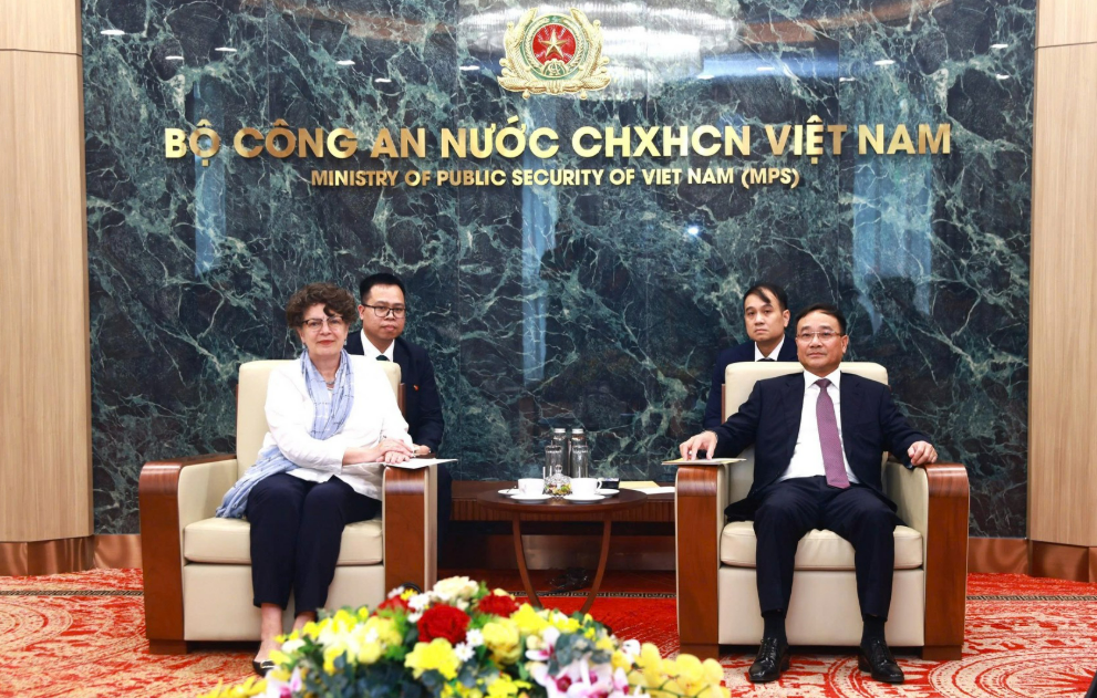 THỨ TRƯỞNG PHẠM THẾ TÙNG TIẾP ĐẠI SỨ ĐỨC