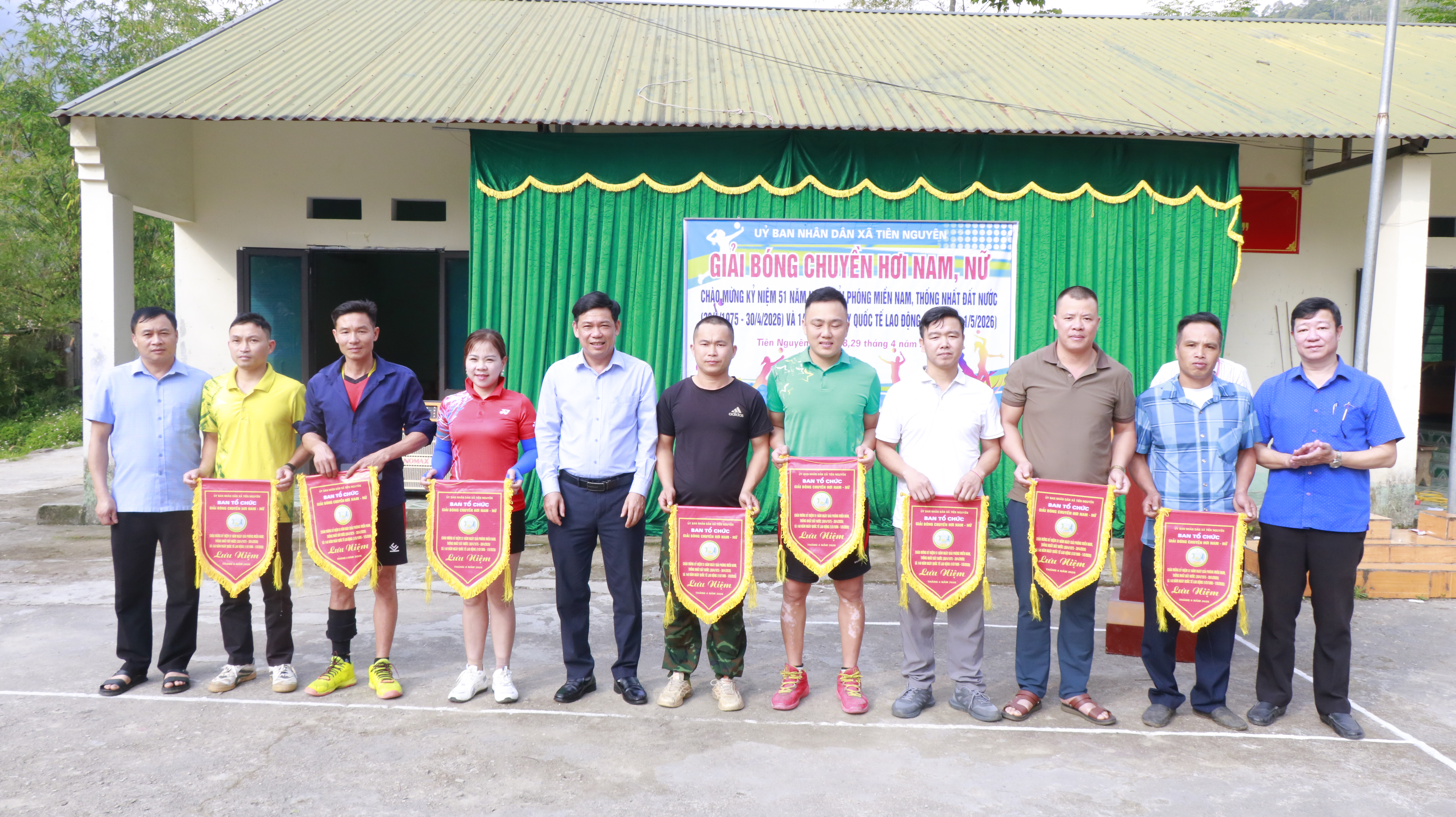 Tiên Nguyên tổ chức thành công Giải bóng chuyền hơi nam nữ