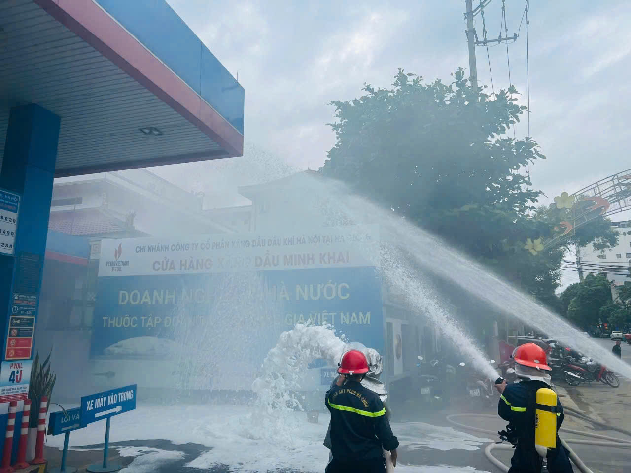 Thực tập phương án chữa cháy, cứu nạn, cứu hộ tại Cửa hàng xăng dầu Minh Khai và Cửa hàng xăng dầu Nguyễn Trãi trực thuộc Công ty CP Xăng dầu Dầu khí Hà Nội tại Hà Giang