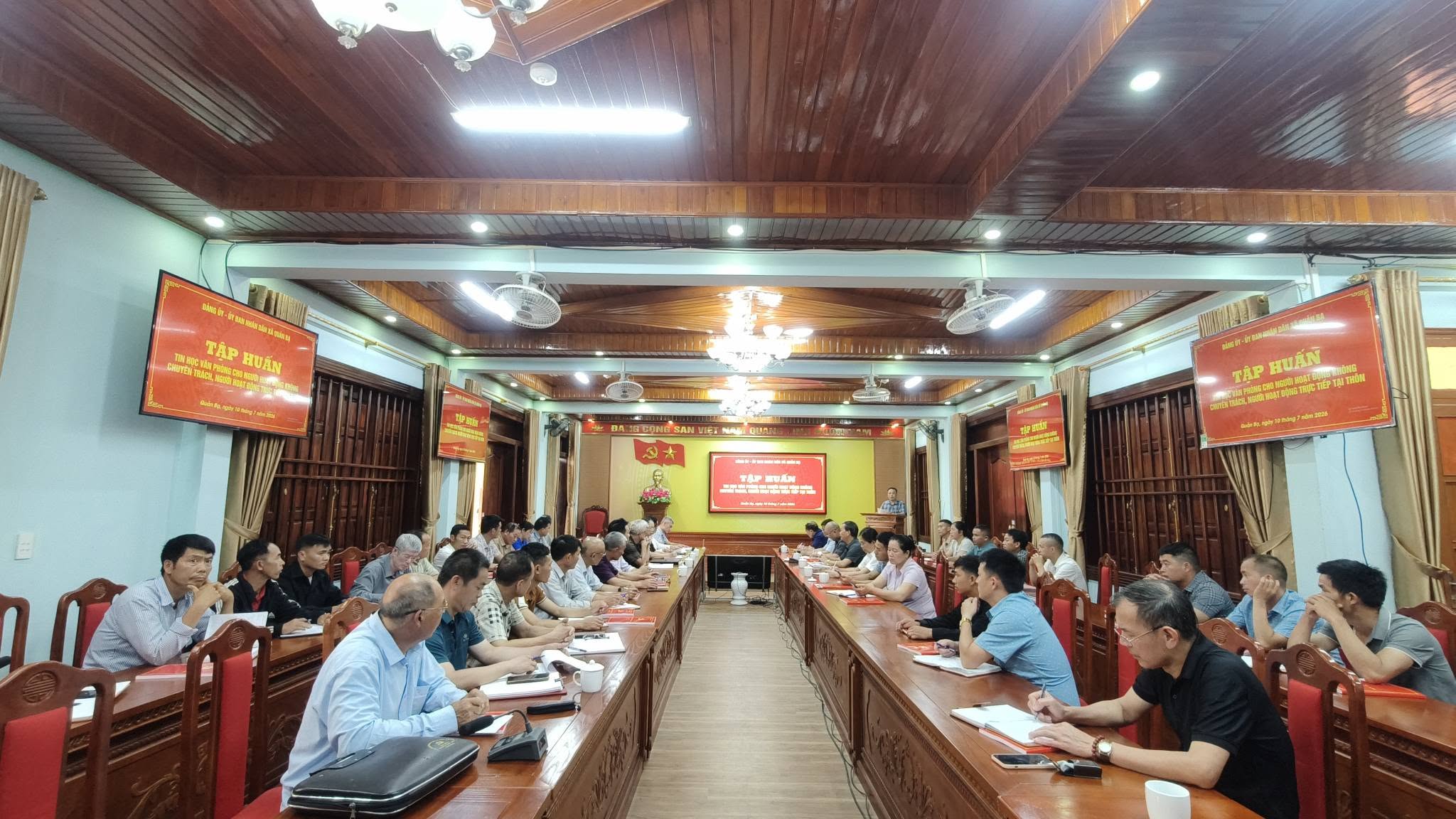 Xã Quản Bạ tổ chức tập huấn tin học văn phòng cho đội ngũ cán bộ thôn, đẩy mạnh chuyển đổi số ở cơ sở