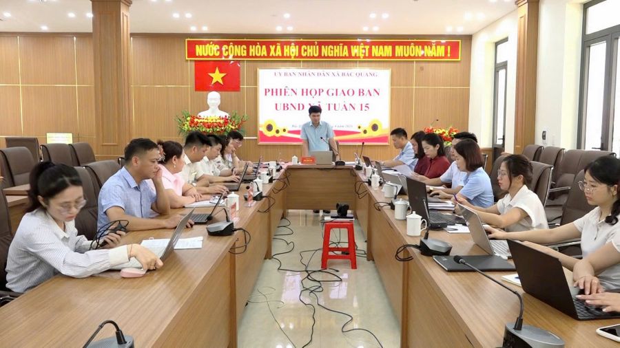 Phiên họp giao ban xã tuần 15