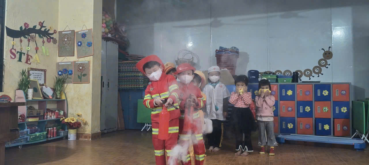 CÔNG AN XÃ LỰC HÀNH TĂNG CƯỜNG TUYÊN TRUYỀN, TRẢI NGHIỆM KỸ NĂNG PCCC VÀ CNCH TRONG DỊP TẾT NGUYÊN ĐÁN 2026