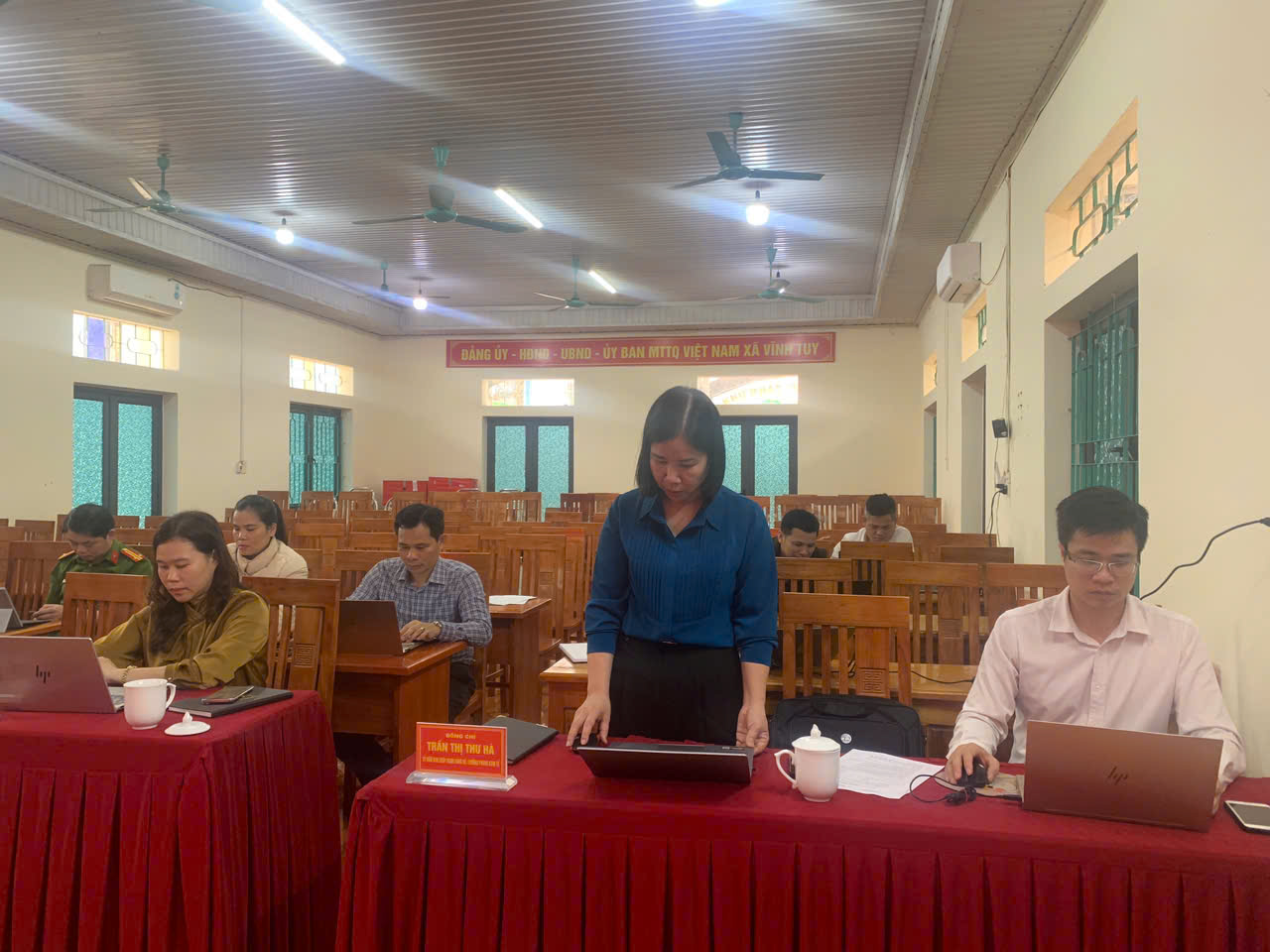 Họp UBND x&atilde;4.jpg