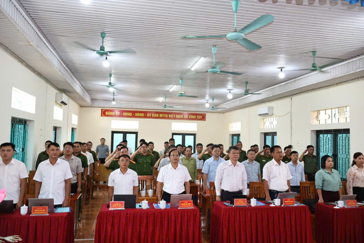 Ngày hội toàn dân bảo vệ An ninh Tổ quốc ch cờ đ.jpg