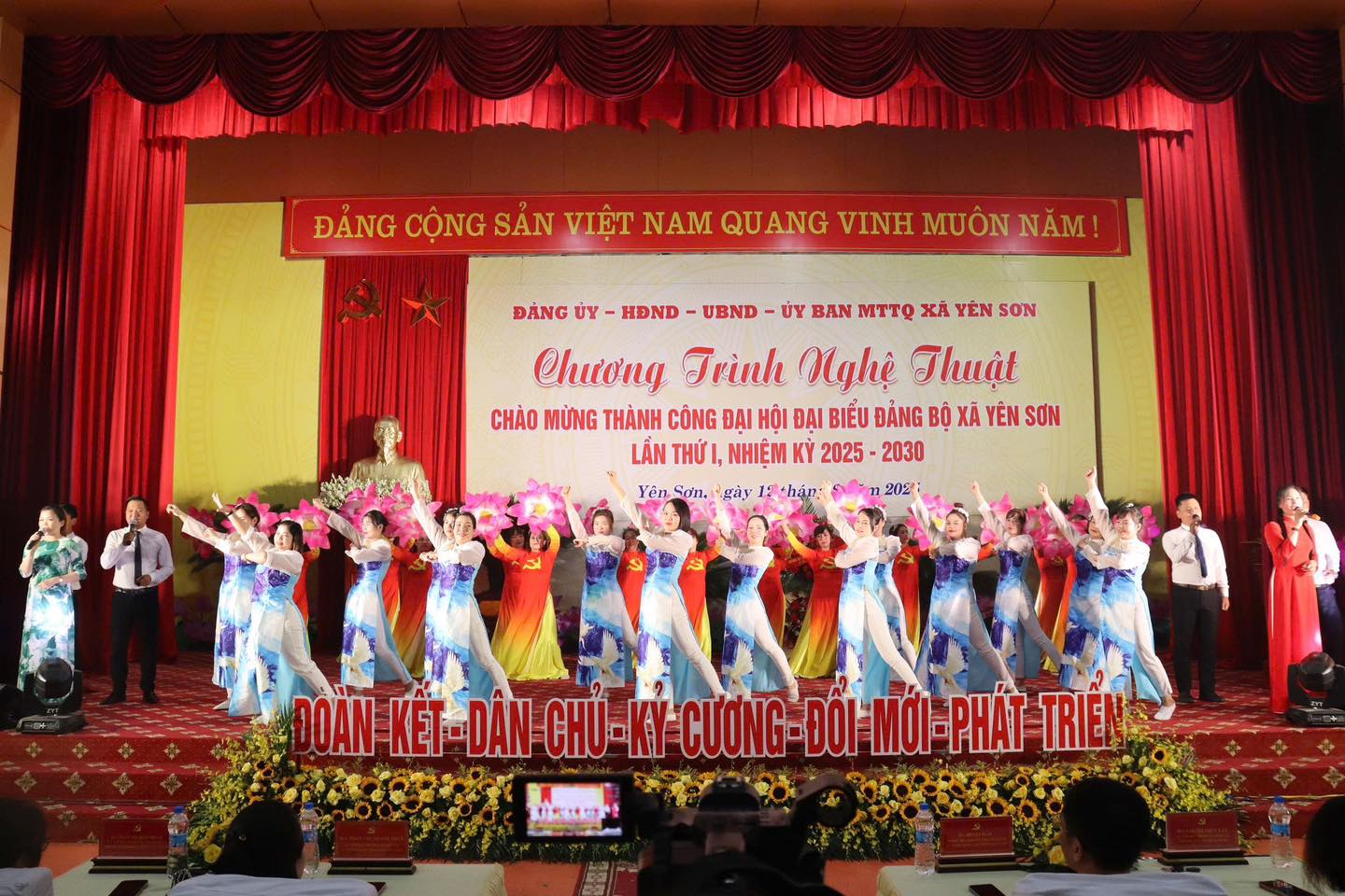 Chương trình nghệ thuật chào mừng thành công Đại hội đại biểu Đảng bộ xã Yên Sơn lần thứ I