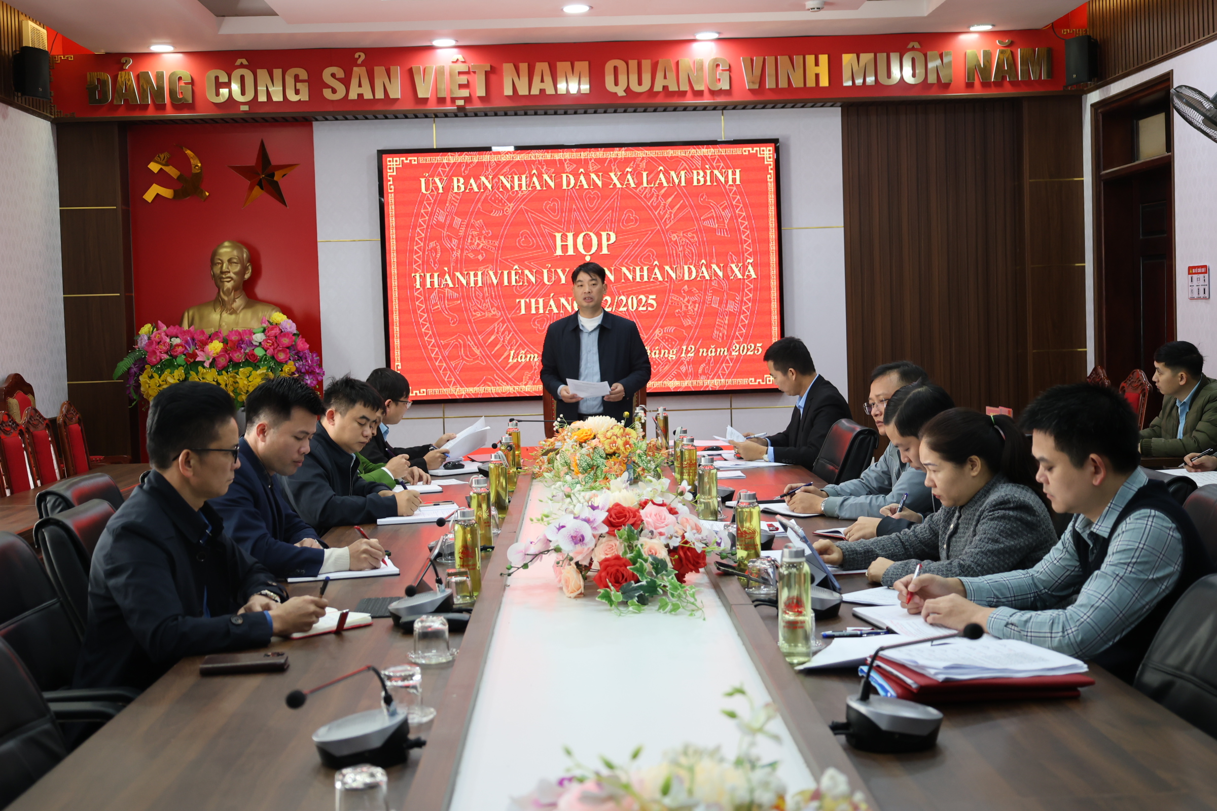 Họp thành viên Uỷ Ban nhân dân xã Lâm Bình tháng 12/ 2025 