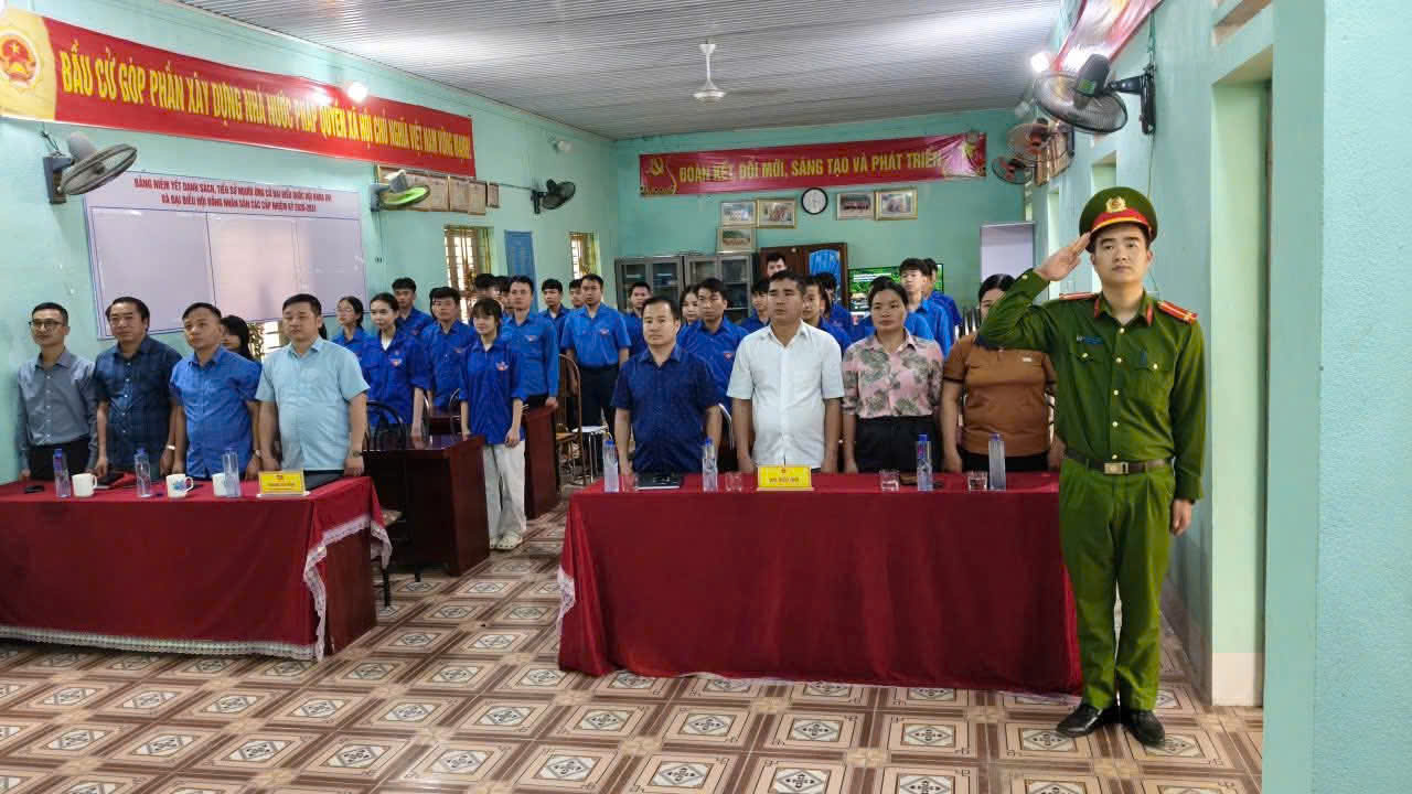 ch&agrave;o cờ.jpg