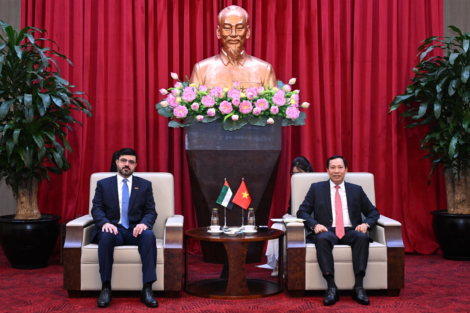 THÚC ĐẨY HỢP TÁC VỚI UAE VỀ CHUYỂN ĐỔI SỐ VÀ CÔNG NGHIỆP AN NINH
