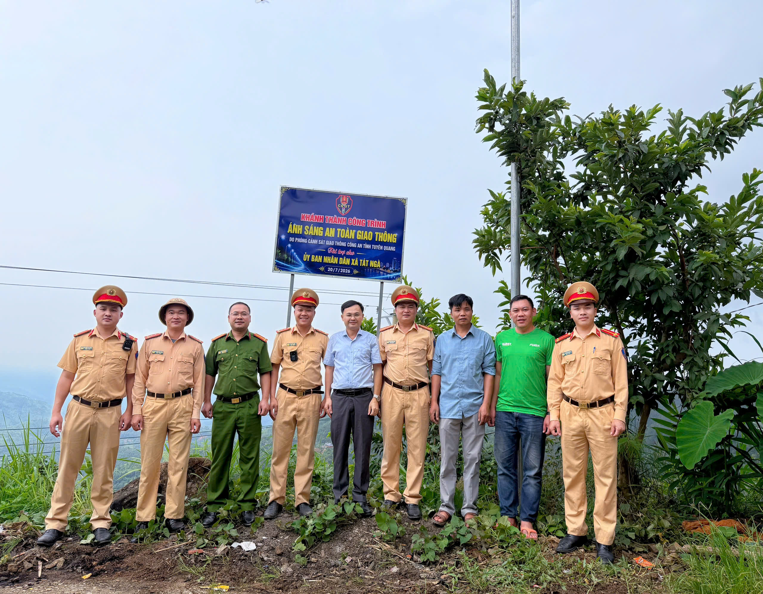 Khánh thành công trình đèn năng lượng mặt trời tại thôn Thăm Noong, xã Tát Ngà