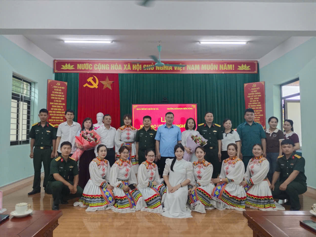 Lễ kết nghĩa giữa Ban Chỉ huy Quân sự xã Niêm Sơn và Trường Mầm non Niêm Tòng