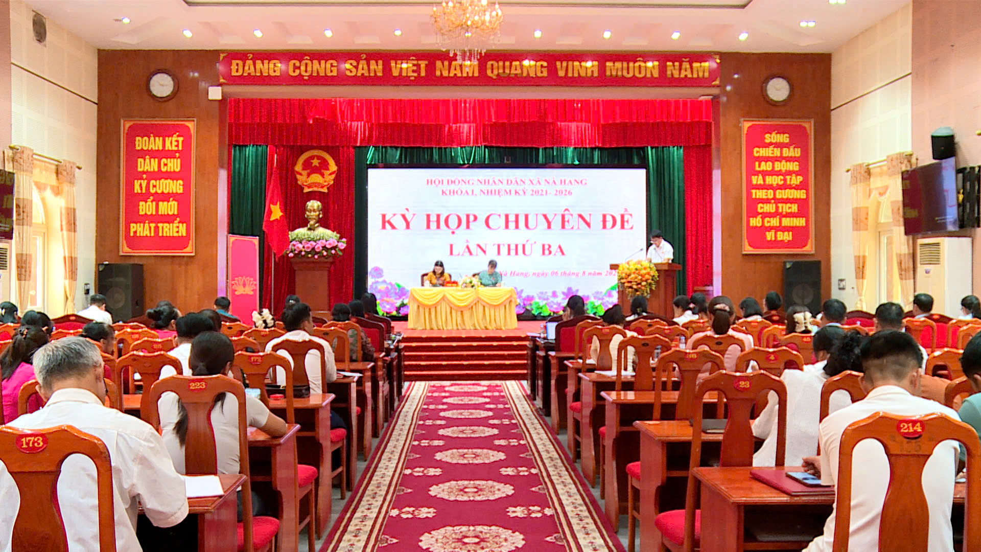 Kỳ họp chuyên đề lần thứ ba, HĐND xã Nà Hang khóa 1, nhiệm kỳ 2021-2026